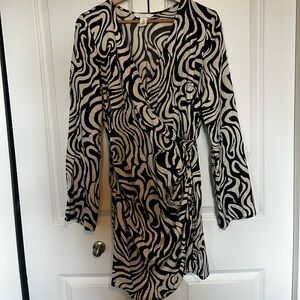 Women’s H&M, black and white dress